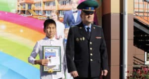 Школьника из Горно-Алтайска наградили за помощь в поимке нарушителей госграницы