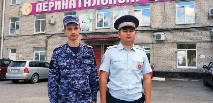 Инспекторы ГИБДД пришли на помощь роженице