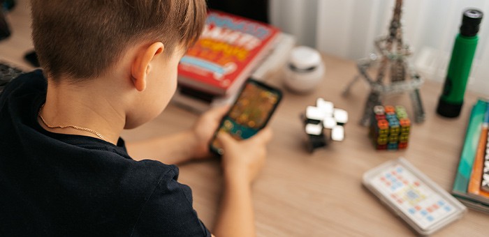 Гаджеты для учебы: чем заменить смартфон в школе