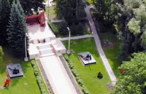 Вандалы повредили мемориальный комплекс в Сквере Победы в Майме
