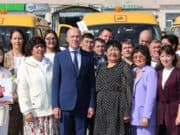 Школы и больницы получили специализированный транспорт Школы и больницы получили специализированный транспорт