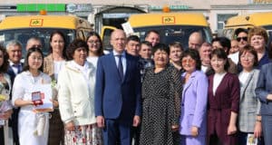 Школы и больницы получили специализированный транспорт