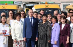 Школы и больницы получили специализированный транспорт