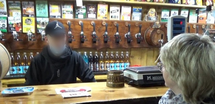 13 владельцев кафе и баров оштрафованы за продажу алкоголя несовершеннолетним