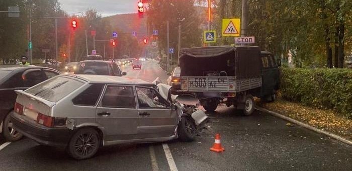 Три машины столкнулись в Горно-Алтайске. ДТП вызвало транспортный коллапс