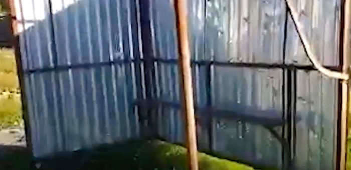 В Усть-Семе ребенку на голову упал остановочный павильон