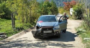 Автотурист сбил мотоциклиста в Чемале Автотурист сбил мотоциклиста в Чемале