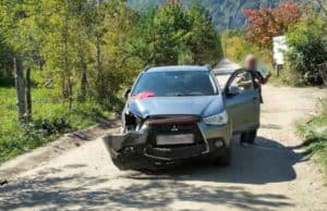 Автотурист сбил мотоциклиста в Чемале