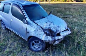 Автомобиль слетел с дороги на Чуйском тракте около Онгудая Автомобиль слетел с дороги на Чуйском тракте около Онгудая