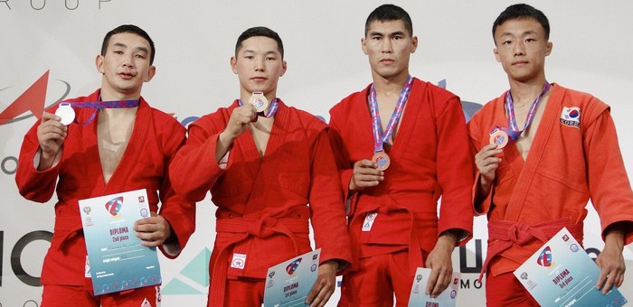 Спортсмены с Алтая завоевали медали на международном турнире по самбо