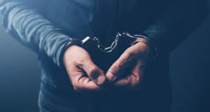 В Горно-Алтайске арестован мужчина, убивший собутыльника одним ударом В Горно-Алтайске арестован мужчина, убивший собутыльника одним ударом