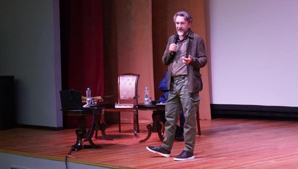 Сергей Шнуров пообщался с горно-алтайскими школьниками