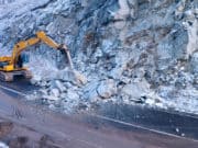 Дорожники устранили последствия камнепада на перевале Чике-Таман Дорожники устранили последствия камнепада на перевале Чике-Таман