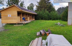 Суд велел демонтировать часть объектов у памятника Шишкову на берегу Катуни