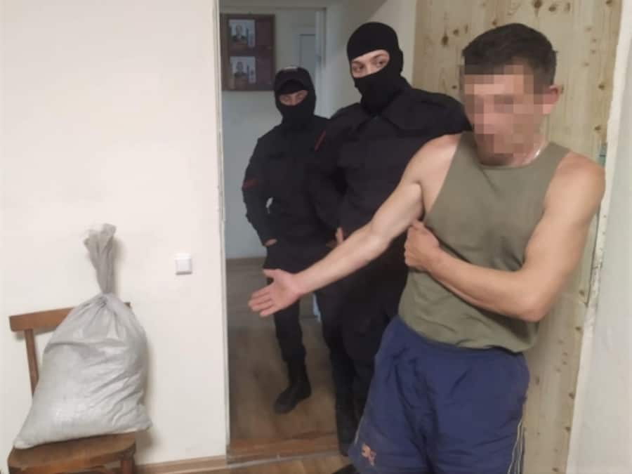 Жители республики чуть не убили участкового в Алтайском крае