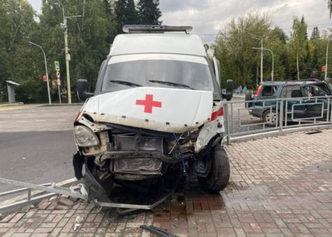 ДТП со «скорой помощью» в Горно-Алтайске: пострадали два человека