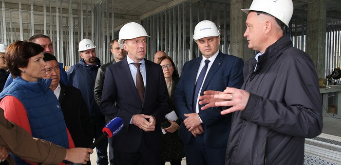 Олег Хорохордин проверил ход строительства физкультурно-оздоровительного комплекса в Горно-Алтайске