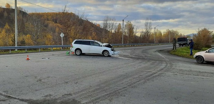 Женщина-водитель с семилетним пассажиром спровоцировала ДТП в Майме