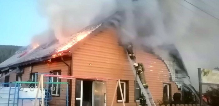В крупном пожаре на улице Пушкина пострадала женщина