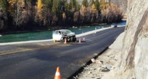 Водитель без прав врезался в скалу на Чуйском тракте Водитель без прав врезался в скалу на Чуйском тракте