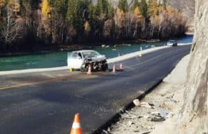 Водитель без прав врезался в скалу на Чуйском тракте