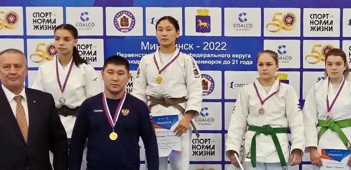 Спортсменка с Алтая завоевала золото на первенстве Сибири по дзюдо