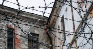 За кражу инструментов у отчима горожанина отправили в колонию строгого режима За кражу инструментов у отчима горожанина отправили в колонию строгого режима