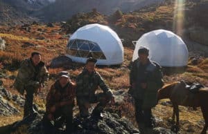 Власти обяжут застройщика снести глэмпинг у горы Кыскашту-Ойык Власти обяжут застройщика снести глэмпинг у горы Кыскашту-Ойык