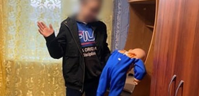 19-летняя жительница Горно-Алтайска обвиняется в истязании годовалой дочери
