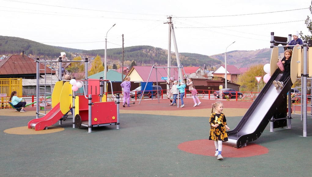 Детскую игровую площадку открыли на Барнаульской улице