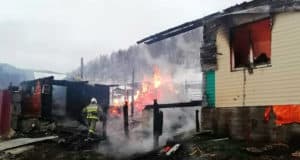 В Мухор-Черге сгорел жилой дом, семья осталась без крыши над головой