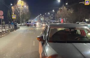 На пешеходном переходе сбили женщину, она госпитализирована