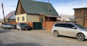 В Кош-Агаче «Тойота» врезалась в припаркованные автомобили В Кош-Агаче водитель Toyota Sprinter врезался в припаркованные автомобили