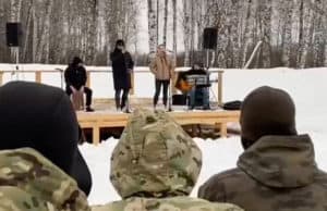 Артисты из Республики Алтай провели концерт для мобилизованных
