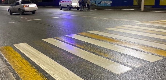 Глубокой ночью на пешеходном переходе сбили горожанку