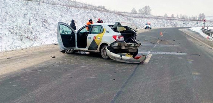 Нетрезвый таксист устроил ДТП, его пассажиры получили травмы