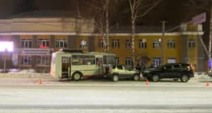 ДТП с маршрутным автобусом в Горно-Алтайске: пострадали четыре человека (видео)