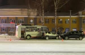 ДТП с маршрутным автобусом в Горно-Алтайске: пострадали четыре человека (видео) ДТП с маршрутным автобусом в Горно-Алтайске: пострадали четыре человека (видео)
