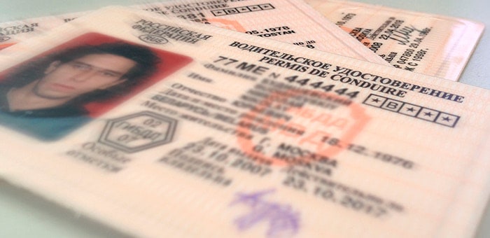 Женщина пообещала знакомой водительские права без сдачи экзаменов и получила условный срок