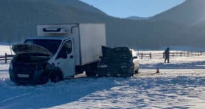 Водитель Toyota Carina не пропустила «Газель» и попала в больницу