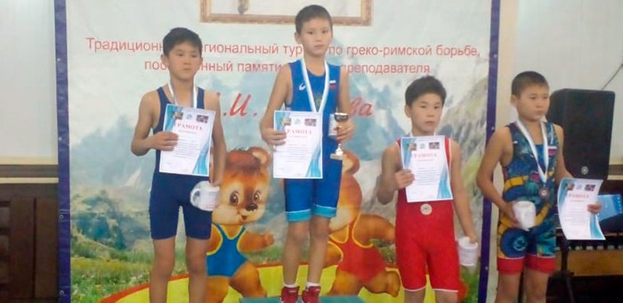190 борцов приняли участие в турнире памяти Алексея Едикеева