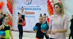 Олимпийская чемпионка Евгения Канаева встретилась со школьниками и гимнастками
