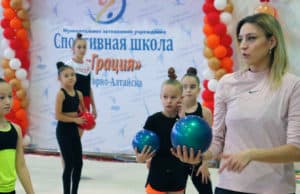 Олимпийская чемпионка Евгения Канаева встретилась со школьниками и гимнастками