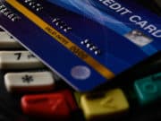 В Кызыл-Озеке пьяная пенсионерка пыталась отобрать у мужчины банковскую карту В Кызыл-Озеке пьяная пенсионерка из Новокузнецка пыталась отобрать у мужчины банковскую карту