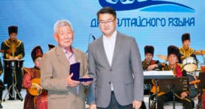 Писатель Кулер Тепуков награжден знаком «Уч-Сюмер»
