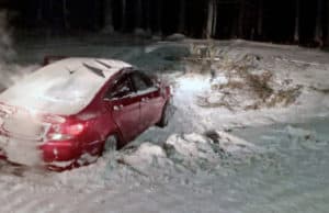 В Баранголе перевернулся автомобиль Hyundai Solaris, пострадала женщина В Баранголе перевернулся автомобиль Hyundai Solaris, пострадала женщина