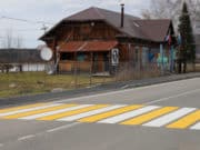 Дорожные знаки, ограждения, тротуары, сигнальные столбики: при ремонте дорог заботятся о безопасности Дорожные знаки, ограждения, тротуары, сигнальные столбики: при ремонте дорог заботятся о безопасности