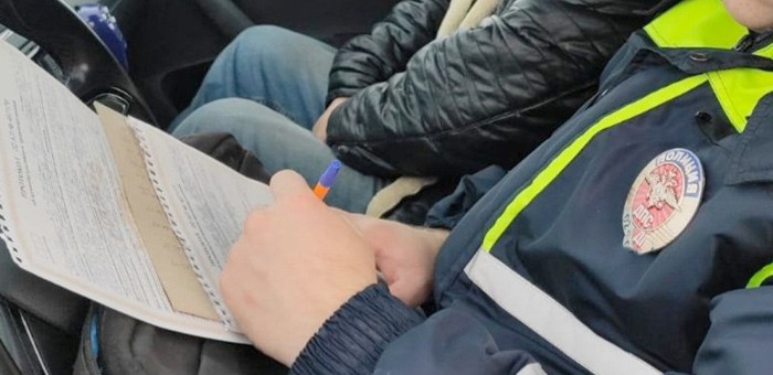 Два автомобиля Toyota Carina столкнулись в Горно-Алтайске