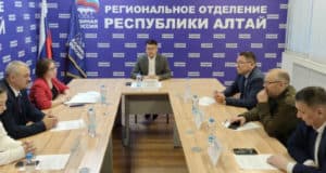 Единороссы рекомендовали избрать спикером шебалинского райсовета Аржана Тодошева Единороссы рекомендовали избрать спикером шебалинского райсовета Аржана Тодошева