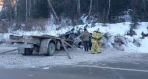 На Семинском перевале перевернулся грузовик
